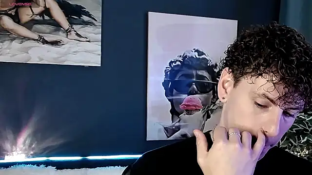 Snapshot of TylerGibson chatting on June 27, 9:15 am TylerGibson online show from June 27, 9:15 am