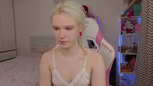 Mia WaterFall online show from March 29, 3:30 am