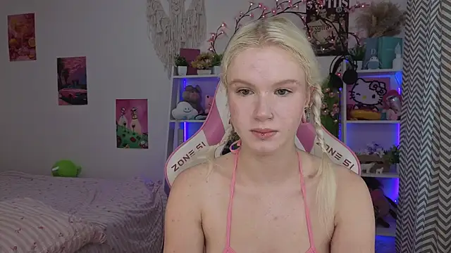 Snapshot of Mia_WaterFall chatting on July 3, 3:13 am Mia WaterFall online show from July 3, 3:13 am