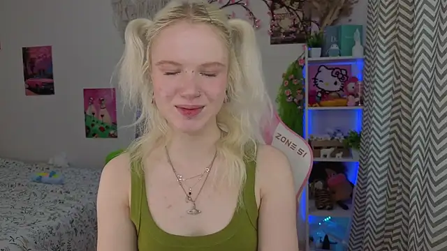 Mia WaterFall online show from May 9, 3:32 am