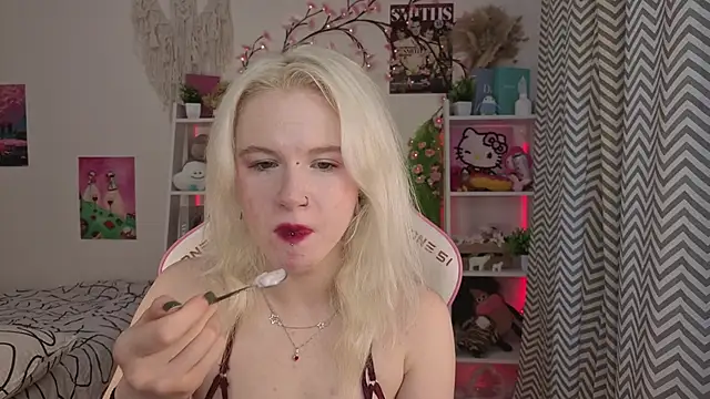 Mia WaterFall online show from May 26, 3:26 am