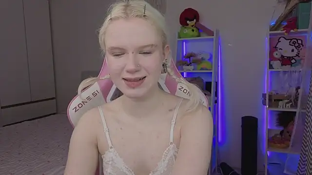 Mia WaterFall online show from April 1, 3:19 am