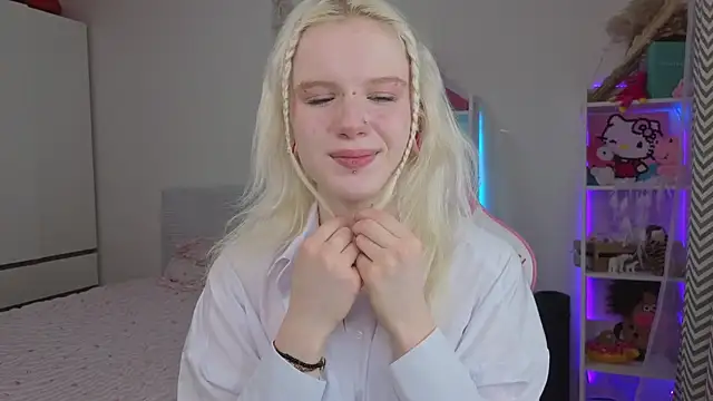 Mia WaterFall online show from April 3, 3:35 am