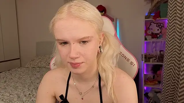 Mia WaterFall online show from March 14, 3:23 am