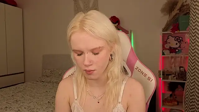 Mia WaterFall online show from March 17, 3:09 am