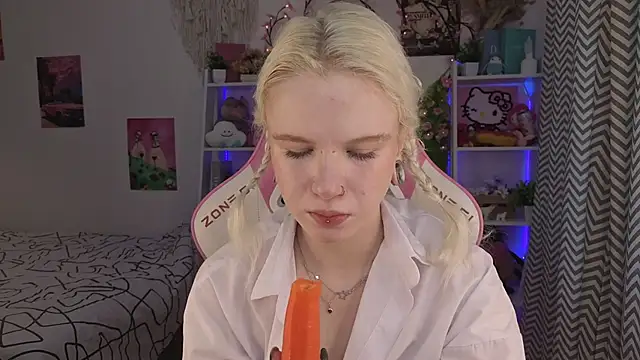 Mia WaterFall online show from June 2, 3:17 am