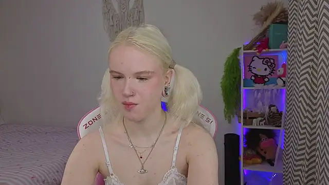 Mia WaterFall online show from April 15, 3:23 am