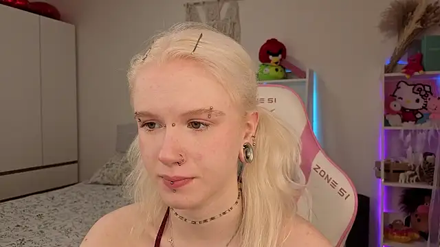 Mia WaterFall online show from March 13, 3:11 am