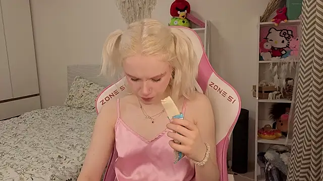 Mia WaterFall online show from March 15, 3:13 am