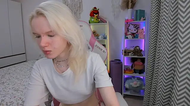 Mia WaterFall online show from February 13, 3:28 am