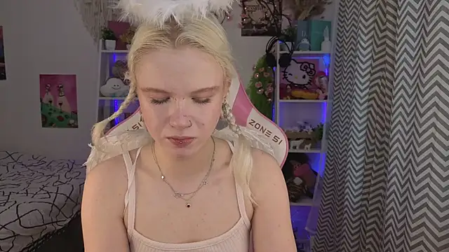 Snapshot of Mia_WaterFall chatting on June 5, 3:33 am Mia WaterFall online show from June 5, 3:33 am