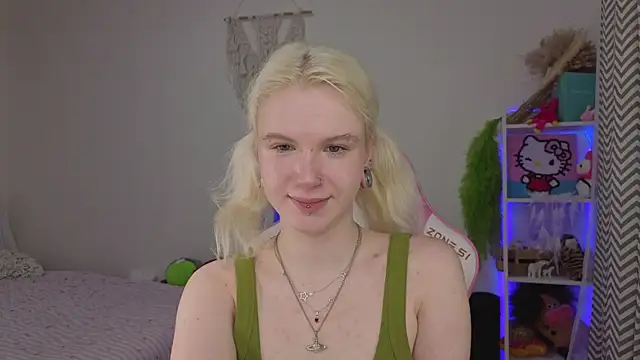 Mia WaterFall online show from April 22, 3:13 am
