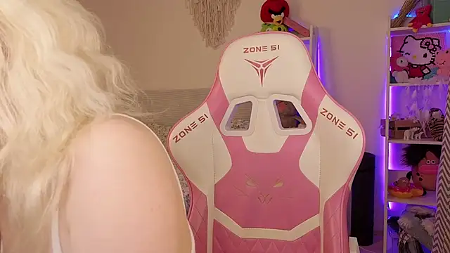 Mia WaterFall online show from March 21, 3:30 am