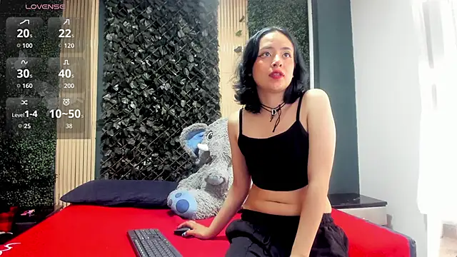 IvyyEmerald online show from February 9, 1:09 pm