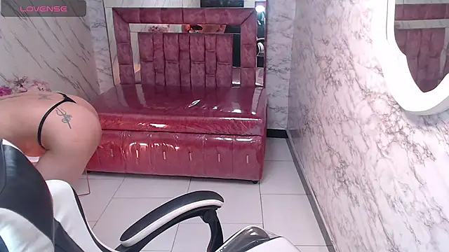 Snapshot of Melisa_v chatting on April 24, 7:49 pm Melisa v online show from April 24, 7:49 pm