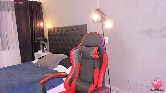 isabella nowa online show from March 7, 12:10 pm