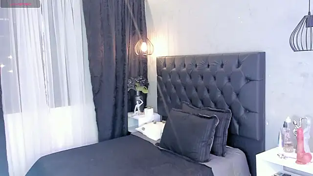 isabella nowa online show from March 24, 12:05 pm