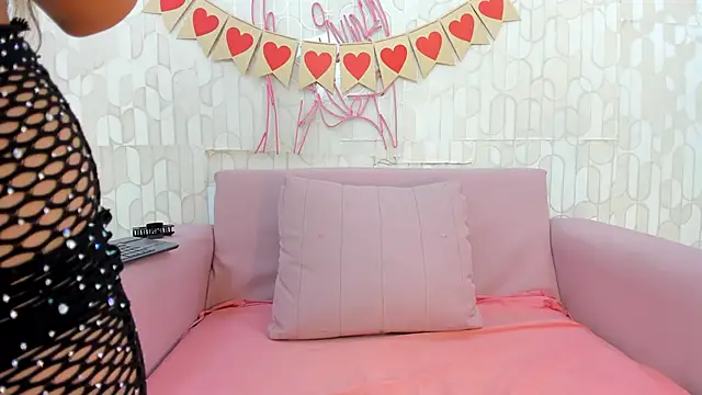 victoriavelasquez  online show from February 22, 3:13 pm