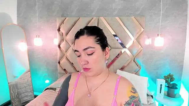 Snapshot of KathiaJenner chatting on February 12, 12:05 pm KathiaJenner online show from February 12, 12:05 pm