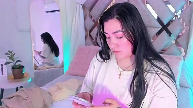 Snapshot of KathiaJenner chatting on February 22, 12:29 pm KathiaJenner online show from February 22, 12:29 pm