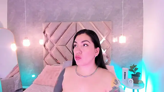 Snapshot of KathiaJenner chatting on February 20, 12:07 pm KathiaJenner online show from February 20, 12:07 pm