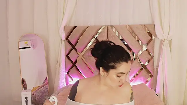 KathiaJenner online show from April 14, 11:26 am