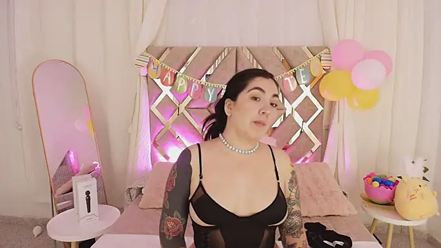 KathiaJenner online show from April 3, 11:38 am