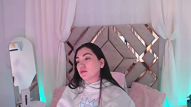 Snapshot of KathiaJenner chatting on February 26, 11:43 am KathiaJenner online show from February 26, 11:43 am