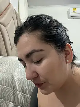 Snapshot of KathiaJenner chatting on February 28, 11:43 am KathiaJenner online show from February 28, 11:43 am