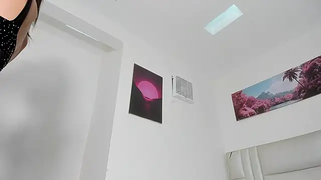 Snapshot of emily__mcqueen chatting on February 24, 9:48 pm emily mcqueen online show from February 24, 9:48 pm