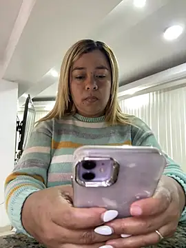 Snapshot of veronica414 chatting on March 3, 2:13 pm veronica414 online show from March 3, 2:13 pm