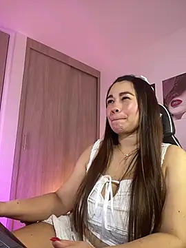 Snapshot of saray_mendozaa chatting on June 25, 7:19 pm saray mendozaa online show from June 25, 7:19 pm