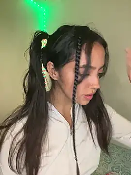 laraa rous online show from March 17, 2:36 am