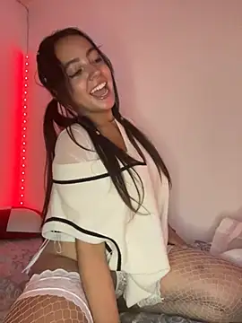 laraa rous online show from March 20, 12:44 am