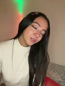 laraa rous online show from March 19, 1:05 am