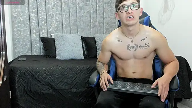 Calvin Hunter online show from March 12, 1:00 am