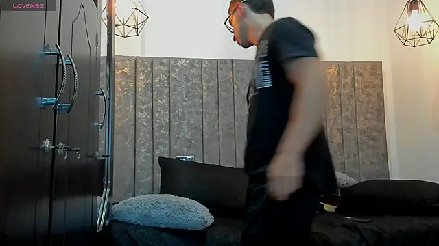 Calvin Hunter online show from March 20, 1:06 am