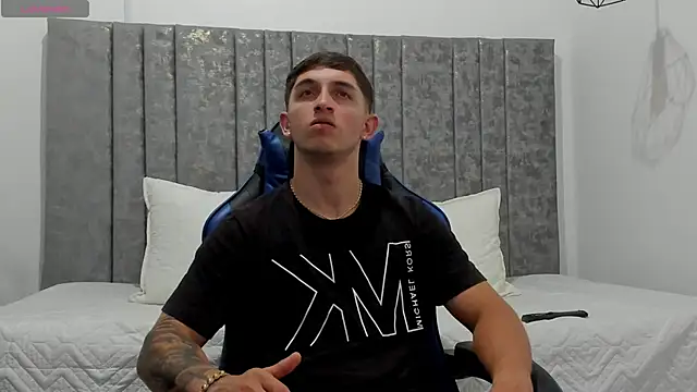 Calvin Hunter online show from April 1, 3:08 am