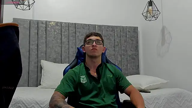 Calvin Hunter online show from March 26, 1:04 am