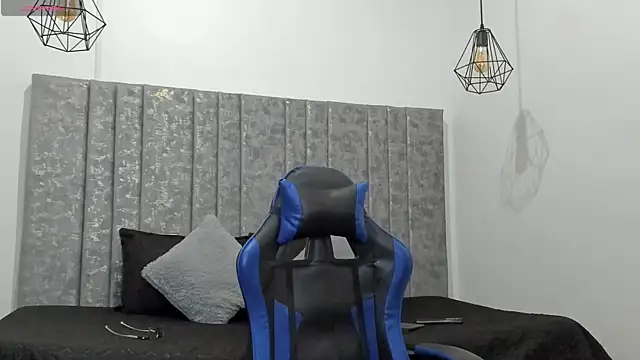 Calvin Hunter online show from April 9, 2:02 am