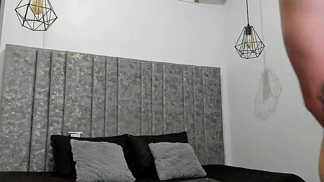 Calvin Hunter online show from February 19, 11:01 pm