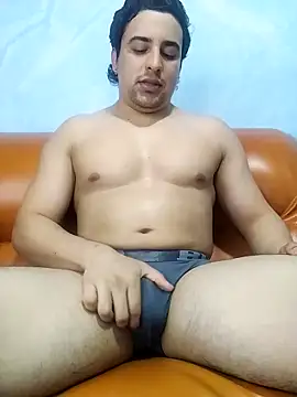 Snapshot of AxelWhitte chatting on February 23, 6:08 pm AxelWhitte online show from February 23, 6:08 pm