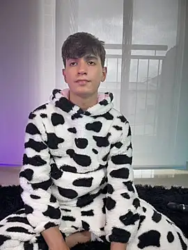 Naim TheKing online show from April 8, 8:32 pm