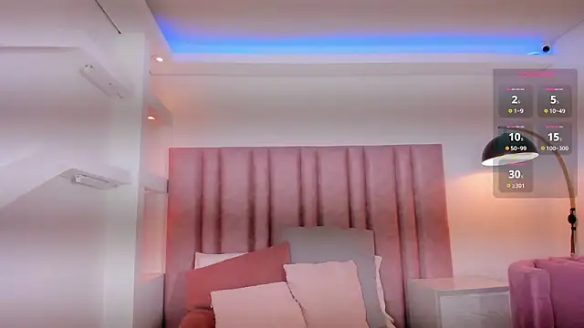 Snapshot of Im_LunaLuxe chatting on February 27, 8:19 pm Im LunaLuxe online show from February 27, 8:19 pm