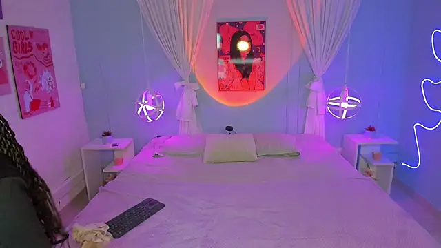 naomi campell online show from February 27, 7:24 pm