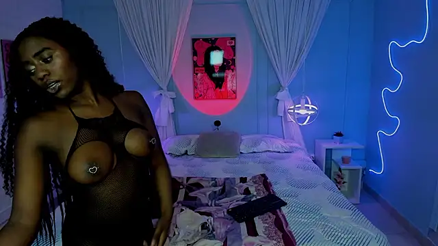 naomi campell online show from February 5, 7:21 pm