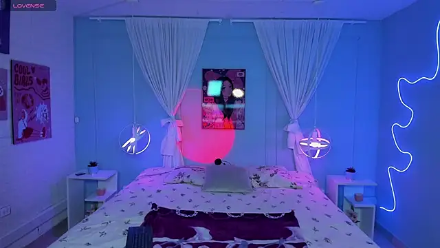 naomi campell online show from February 11, 7:36 pm