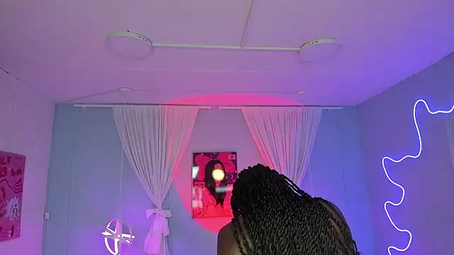 naomi campell online show from February 16, 7:34 pm