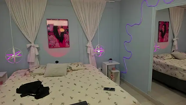 naomi campell online show from February 9, 7:23 pm