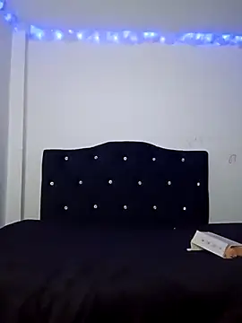 kataleya 23 online show from April 4, 8:04 pm